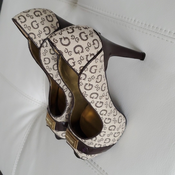 Guess logo vintage pumps size 6 - Picture 2 of 4